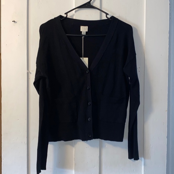 Small Cardigan - Picture 2 of 4